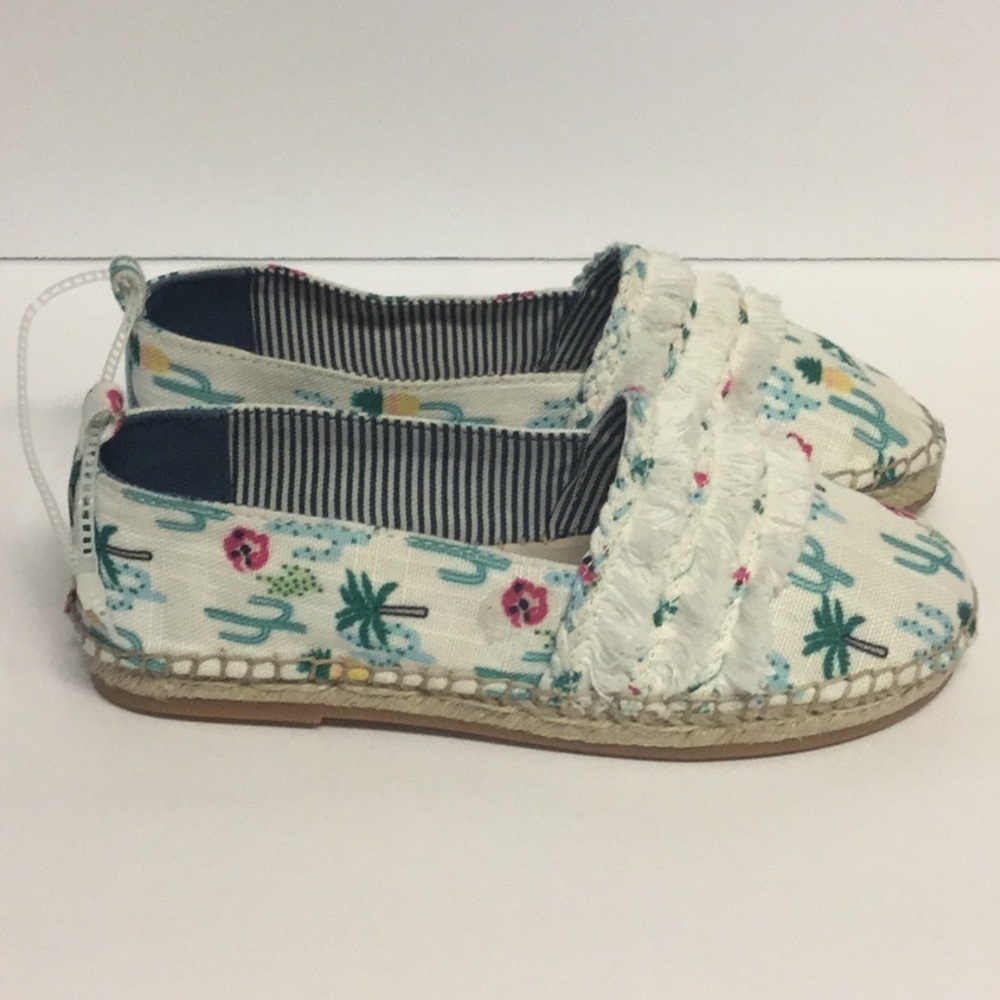 GB Girls slip on canvas shoes Size 3M